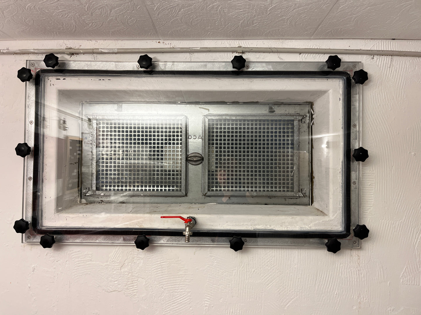 Montagekit für dein Hochwasserschutzfenster zum selbst bauen