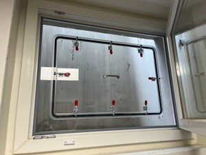Acrylschott mit manueller Luke- Hochwasserschutz für Fenster